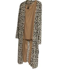 Muk Luks blush pink sleeveless pajamas with leopard print robe size medium NWT